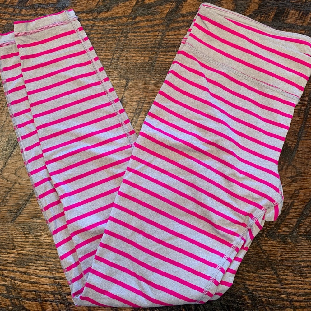 EUC Under Armour striped leggings